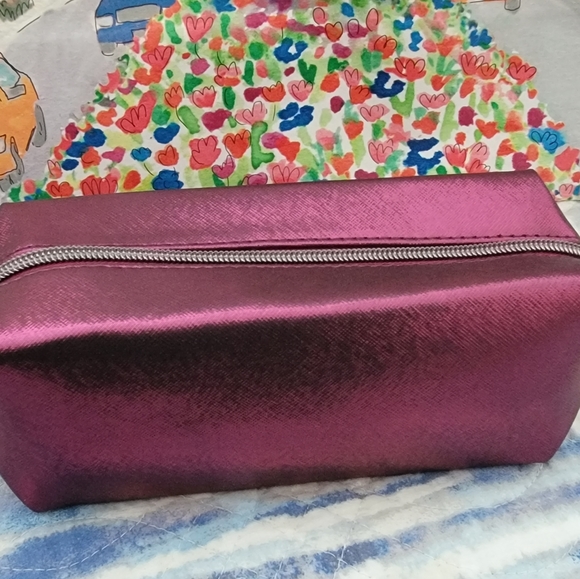 ππBUNDLE and SAVE Ulta makeup and cosmetic bag!!!π₯°π - Picture 5 of 7